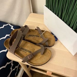 Birkenstocks yara leather